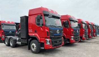 【開(kāi)門(mén)紅】玉柴物流集團(tuán)玉柴機(jī)電南寧公司喜獲50臺(tái)乘龍新能源牽引車訂單，開(kāi)啟蛇年 “開(kāi)門(mén)紅”